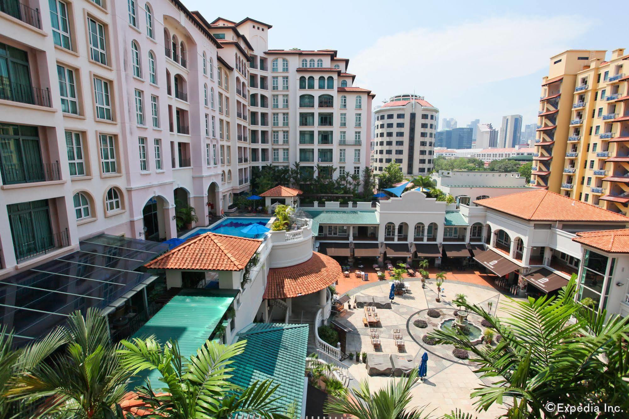 Fraser Place Robertson Walk Singapur Dış mekan fotoğraf The resort's main pool