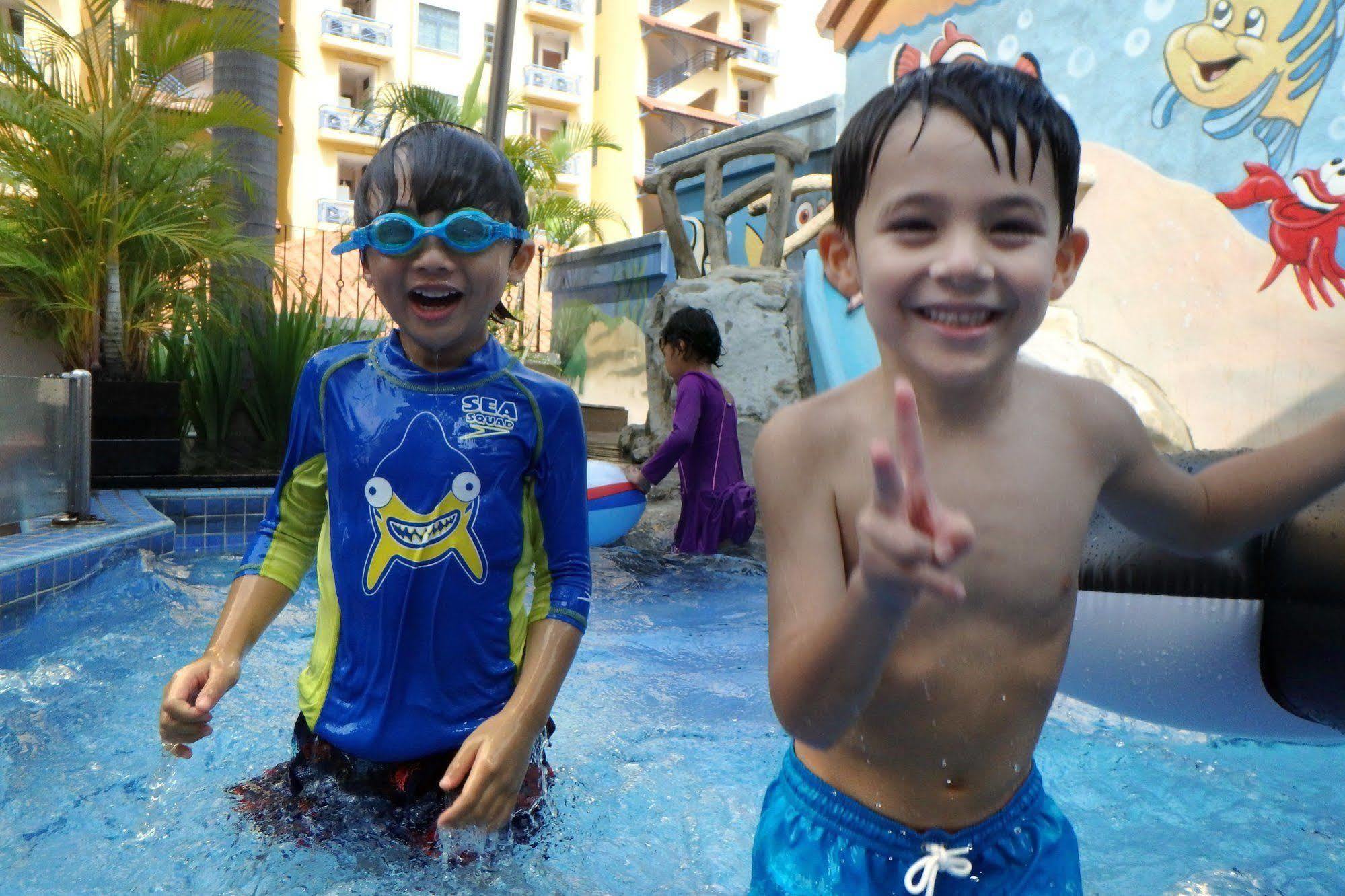 Fraser Place Robertson Walk Singapur Dış mekan fotoğraf Children playing at the water park